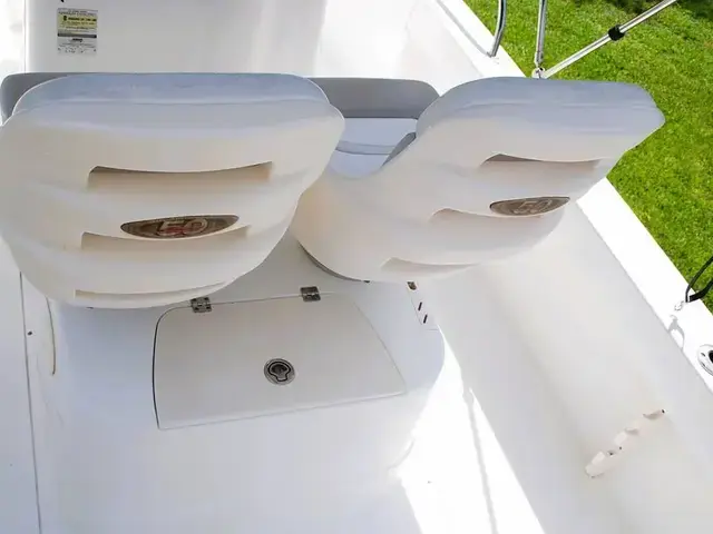 Boston Whaler 190 Outrage