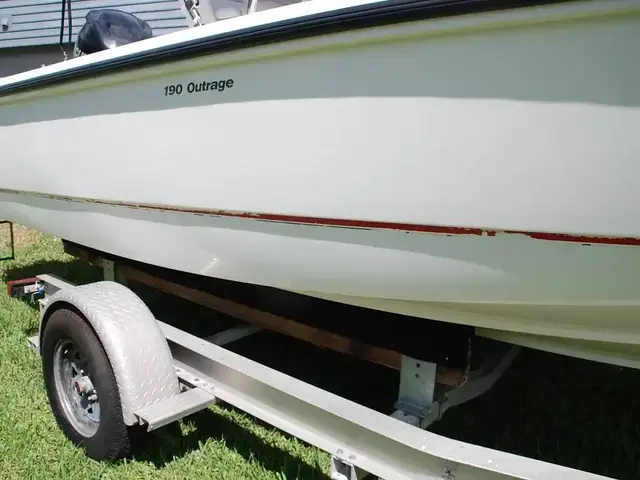 Boston Whaler 190 Outrage