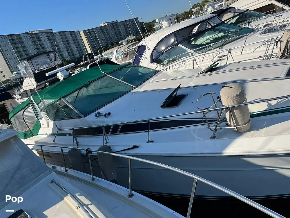 1990 Sea Ray 390 express cruiser