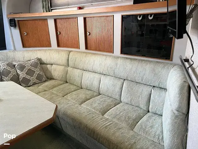 Sea Ray 390 Express Cruiser