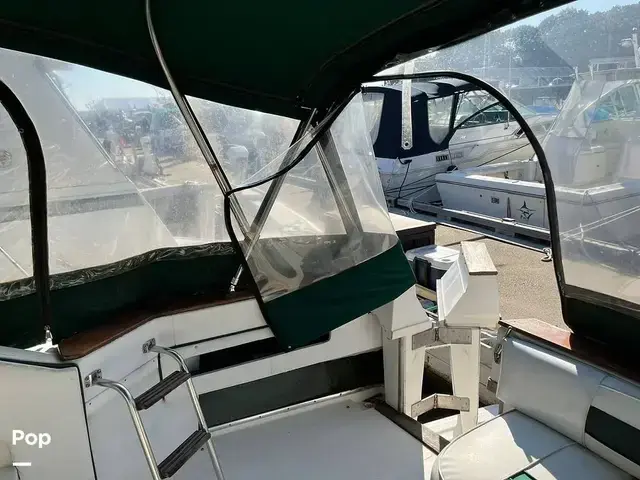 Sea Ray 390 Express Cruiser