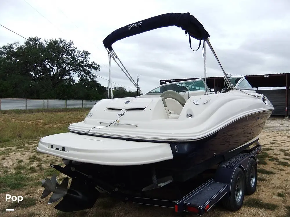 2005 Sea Ray 240 sundeck