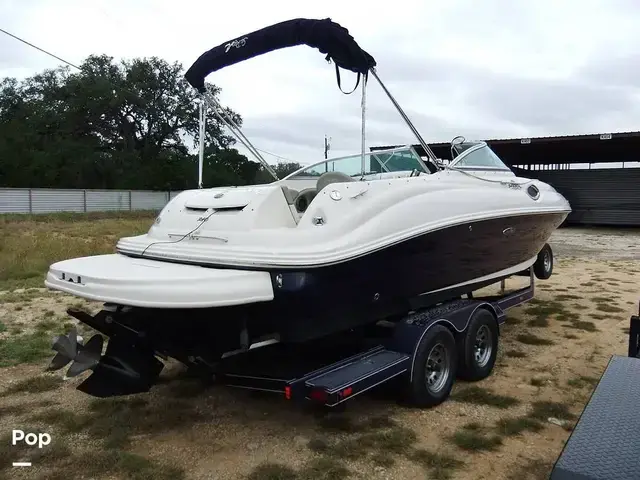 Sea Ray 240 Sundeck