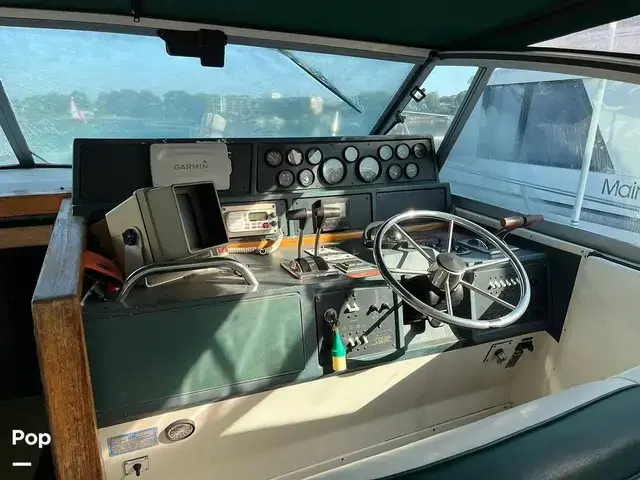 Sea Ray 390 Express Cruiser