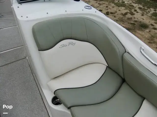 Sea Ray 240 Sundeck