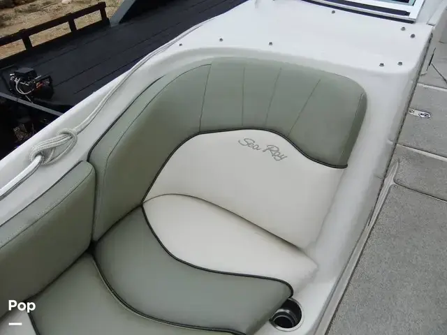 Sea Ray 240 Sundeck