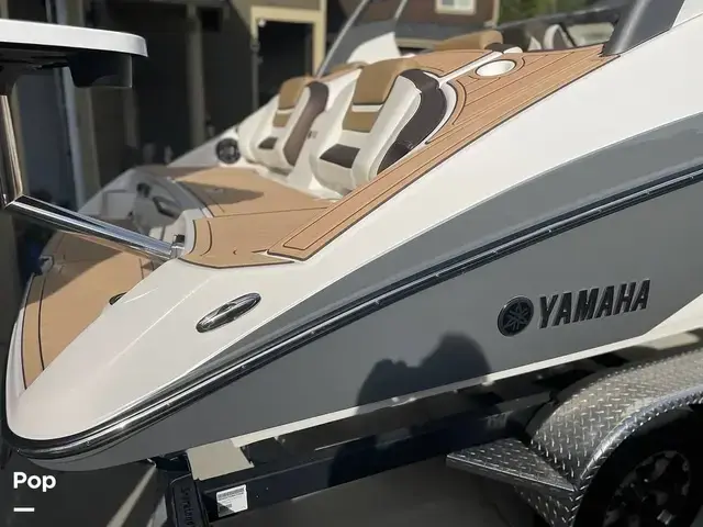 Yamaha 212s