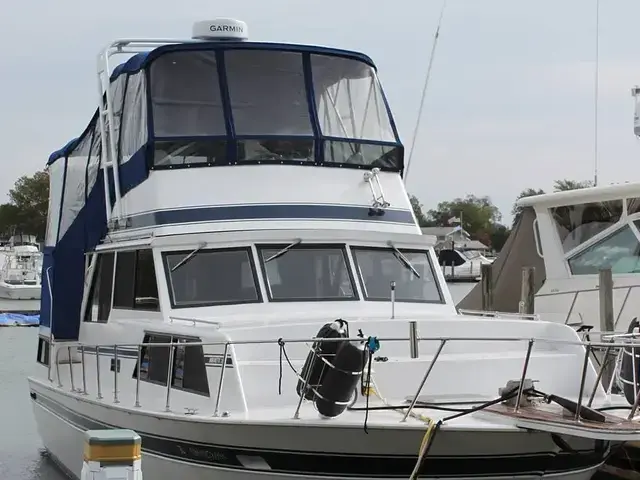 Marinette 39 Double Cabin Flybridge