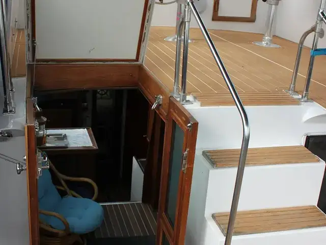 Marinette 39 Double Cabin Flybridge