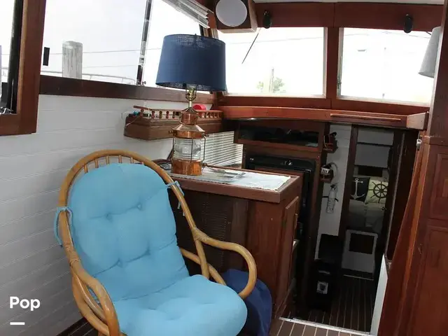 Marinette 39 Double Cabin Flybridge