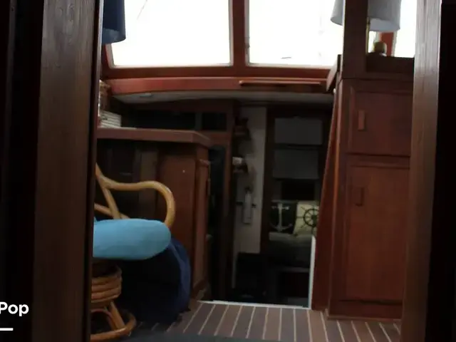 Marinette 39 Double Cabin Flybridge