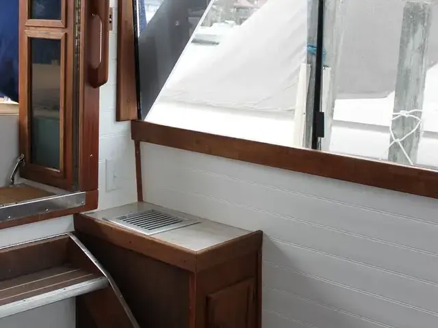 Marinette 39 Double Cabin Flybridge