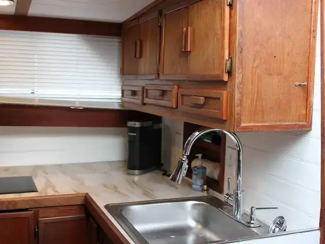 Marinette 39 Double Cabin Flybridge