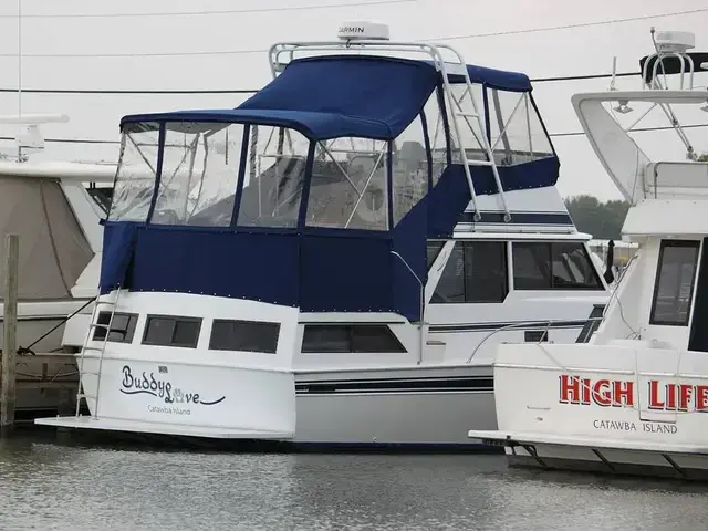 Marinette 39 Double Cabin Flybridge