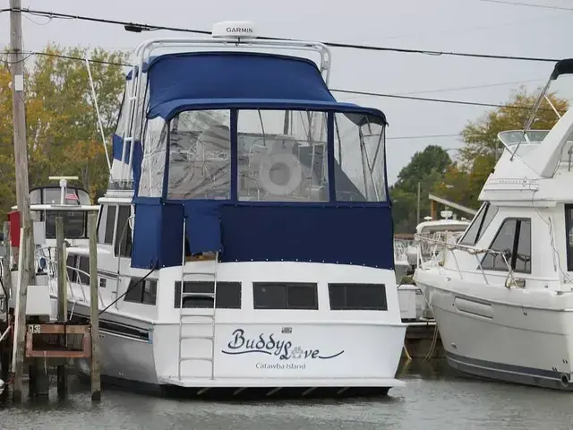 Marinette 39 Double Cabin Flybridge