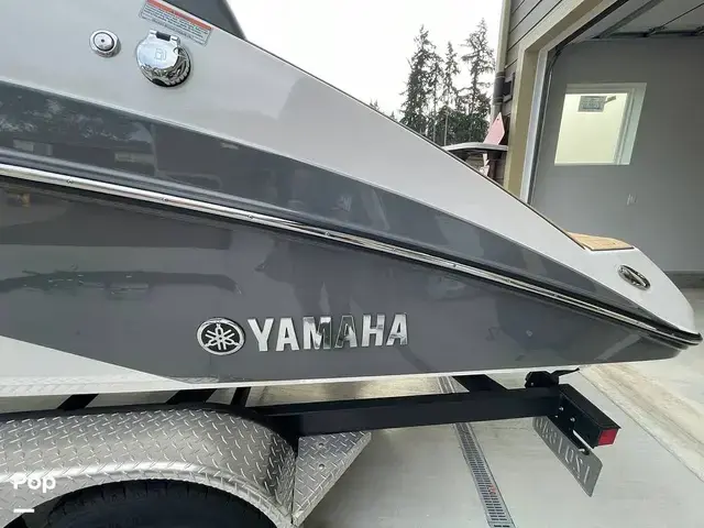 Yamaha 212s