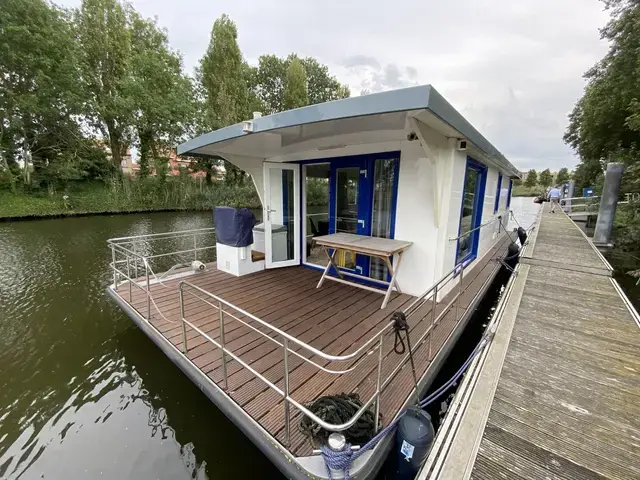 Pedro Met Ligplaats H2 Home 1150 Houseboat