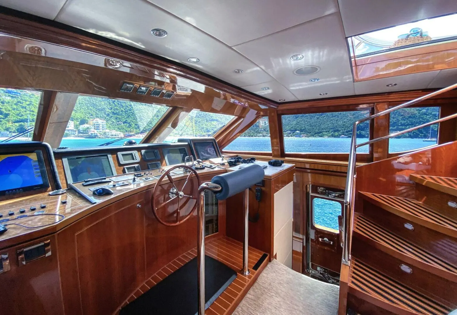 2010 Hargrave custom raised pilothouse