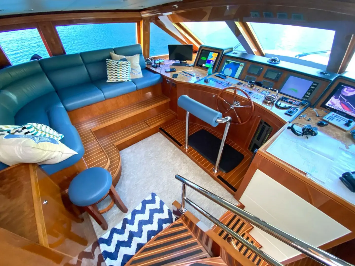 2010 Hargrave custom raised pilothouse