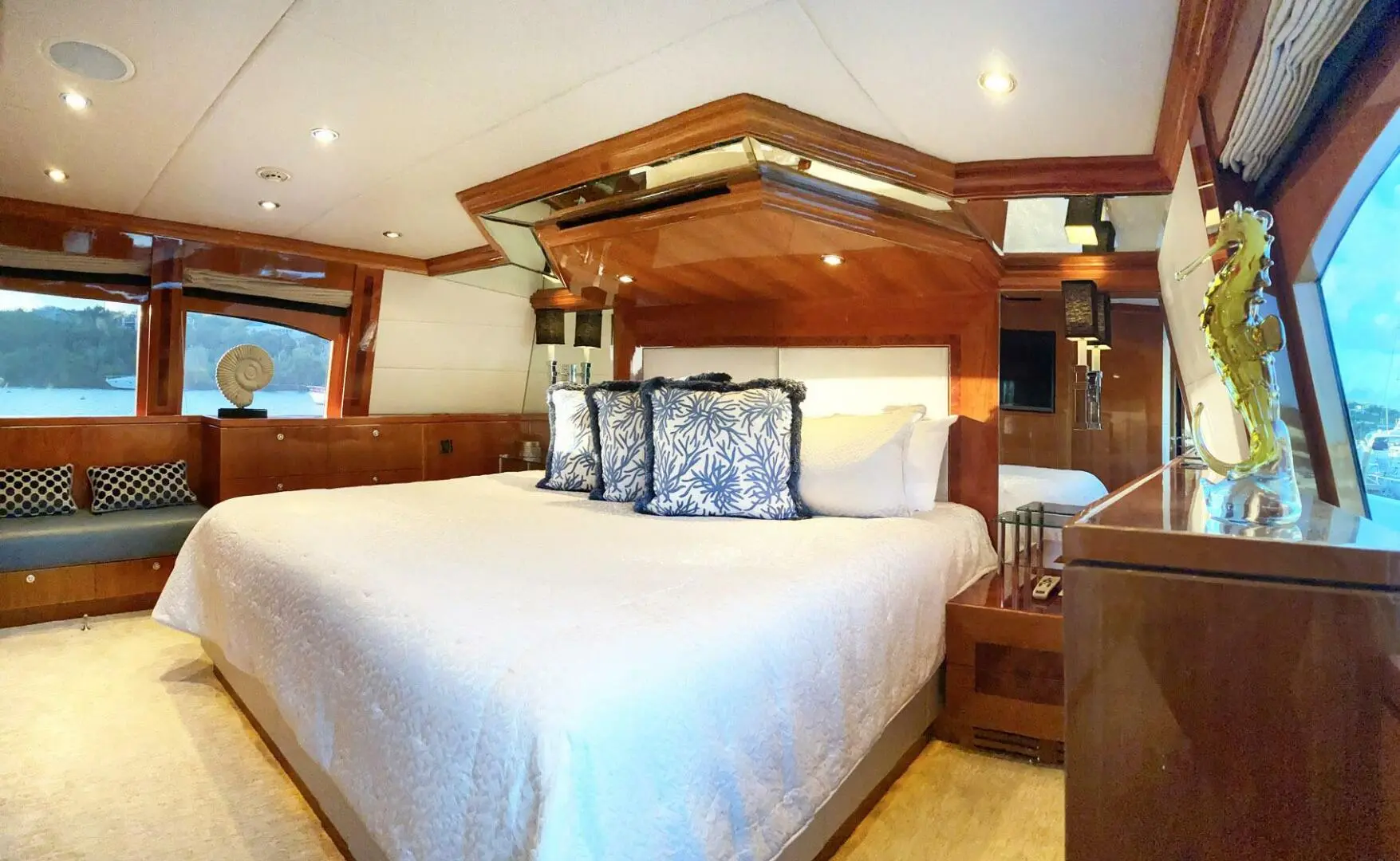 2010 Hargrave 100 raised pilothouse