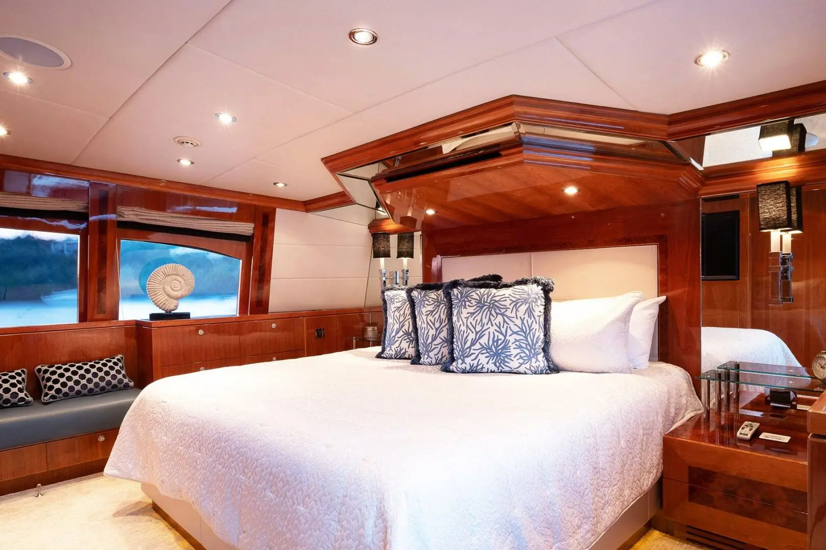 2010 Hargrave 100 raised pilothouse