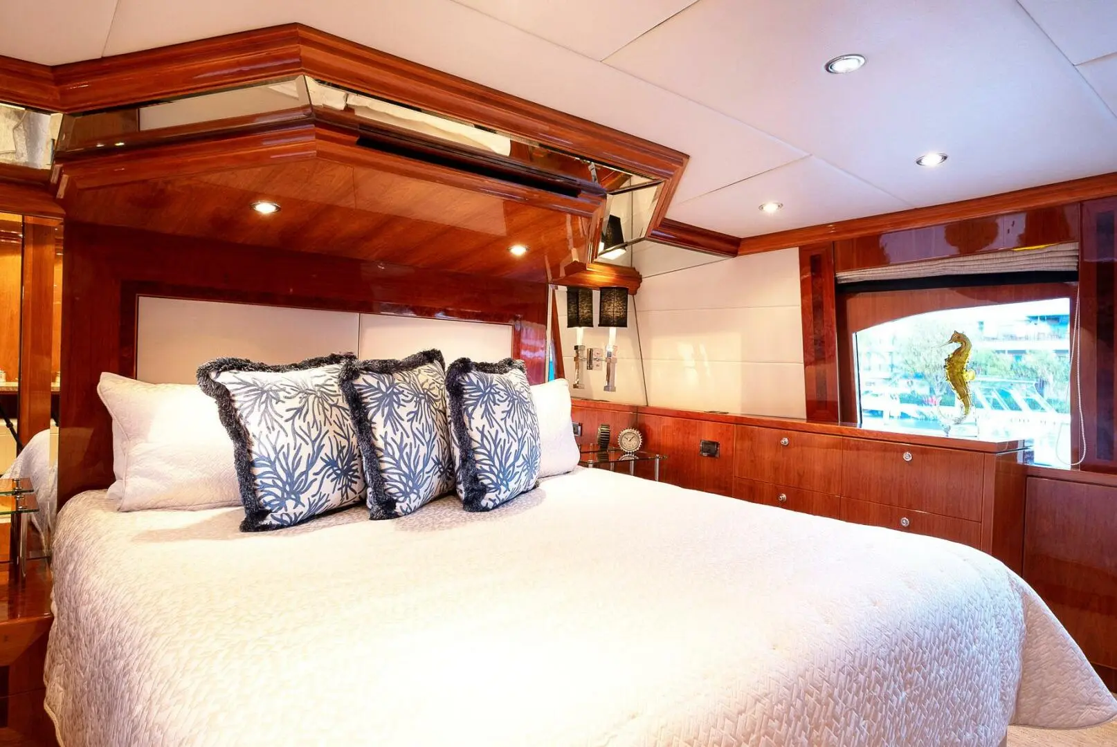 2010 Hargrave 100 raised pilothouse