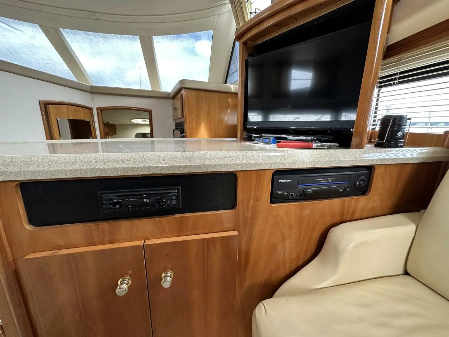 2002 Carver 36 aft cabin