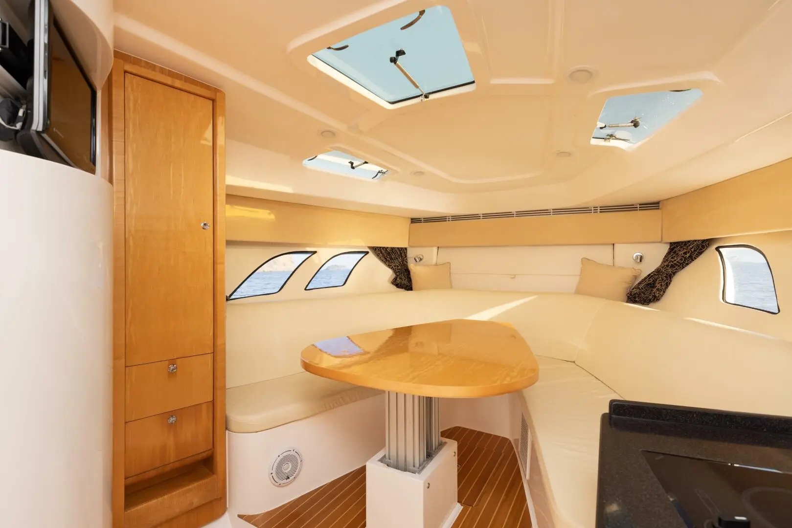 2009 Intrepid 475 sport yacht