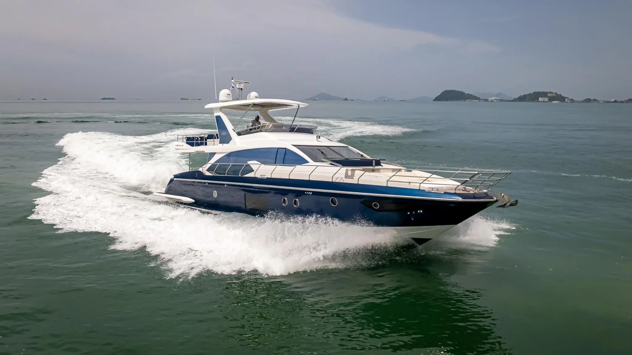 2017 Azimut flybridge