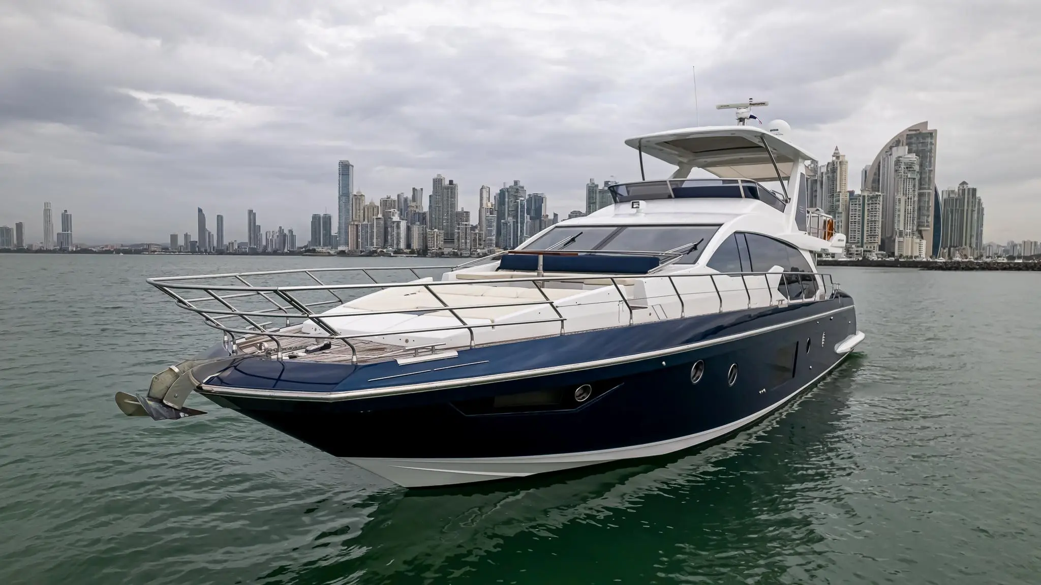 2017 Azimut flybridge