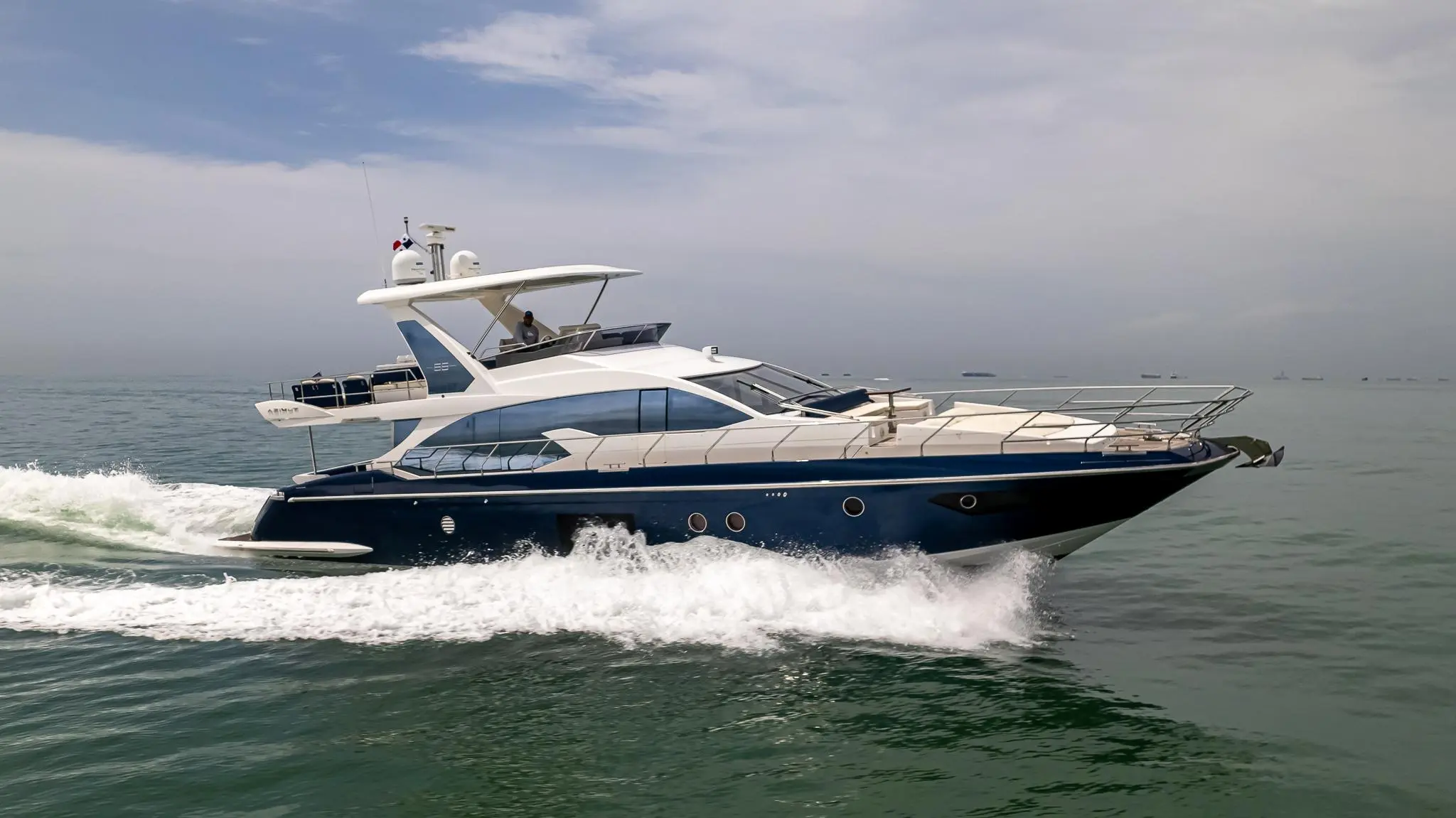 2017 Azimut flybridge