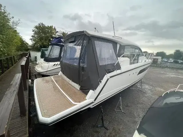 Sealine C 335v