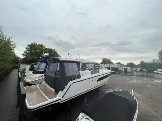 Sealine C 335v