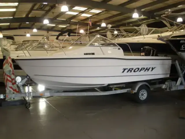 Trophy Boats 1802 WA Walk Around