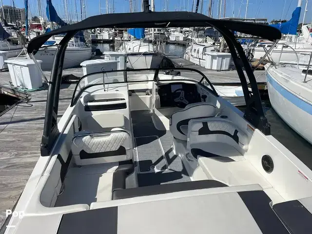 Bayliner Vr6