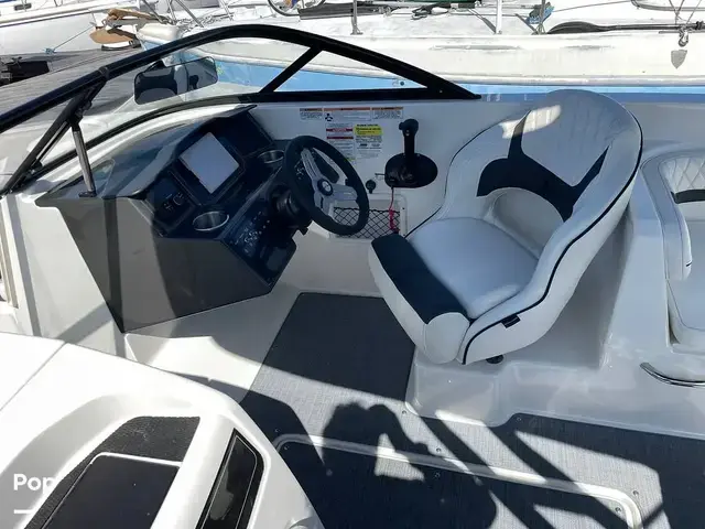 Bayliner Vr6