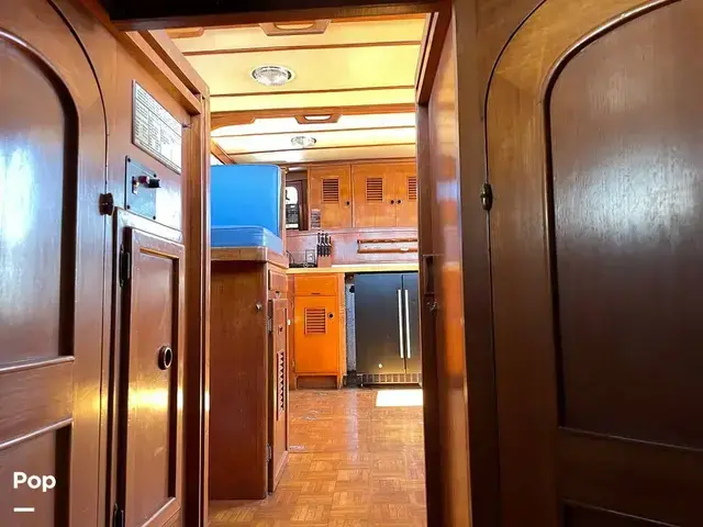 Trader 40 Double Cabin