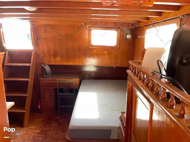 Trader 40 Double Cabin