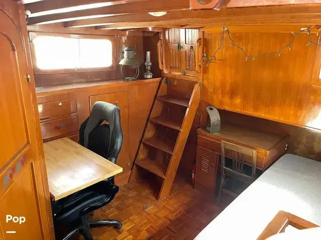 Trader 40 Double Cabin