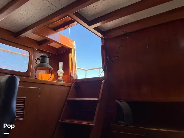 Trader 40 Double Cabin