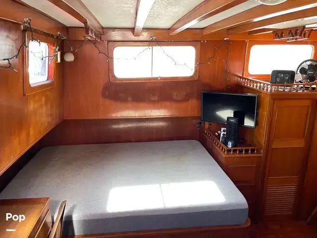 Trader 40 Double Cabin