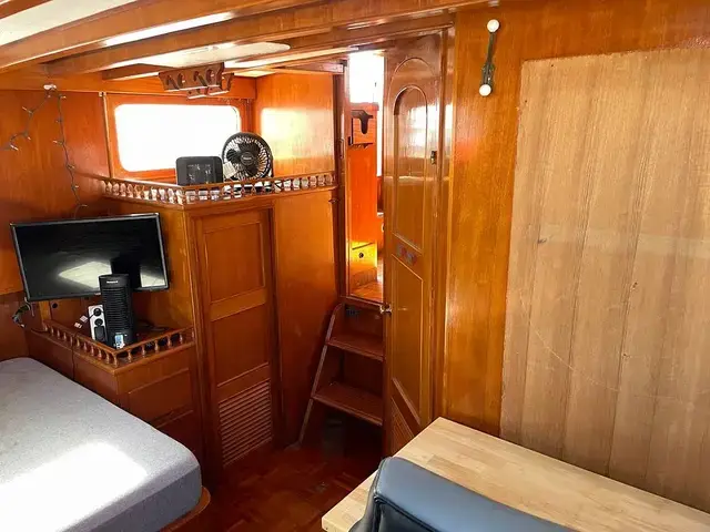 Trader 40 Double Cabin