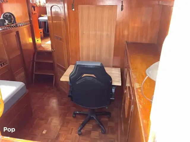 Trader 40 Double Cabin