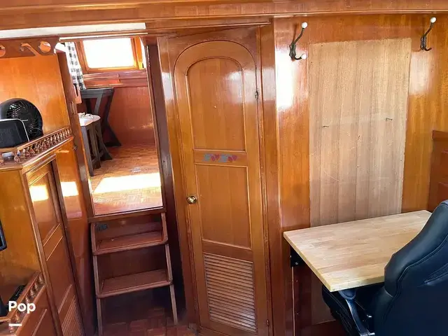 Trader 40 Double Cabin