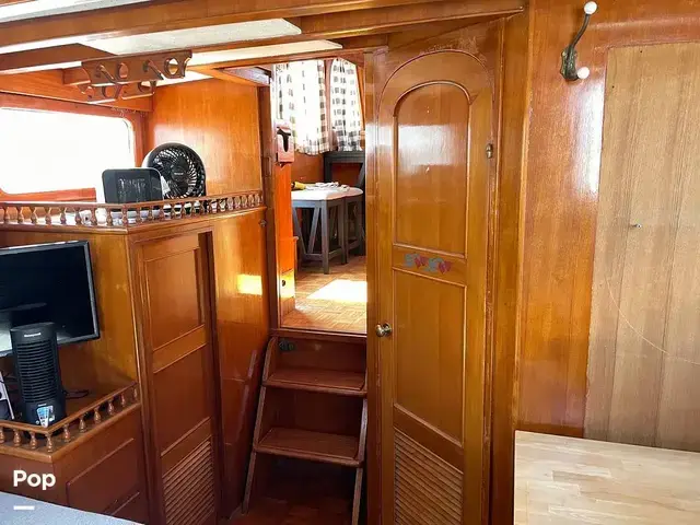 Trader 40 Double Cabin