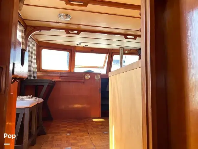 Trader 40 Double Cabin