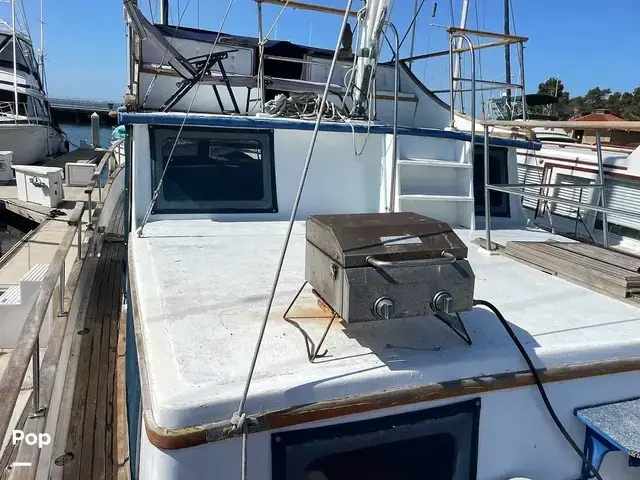 Trader 40 Double Cabin