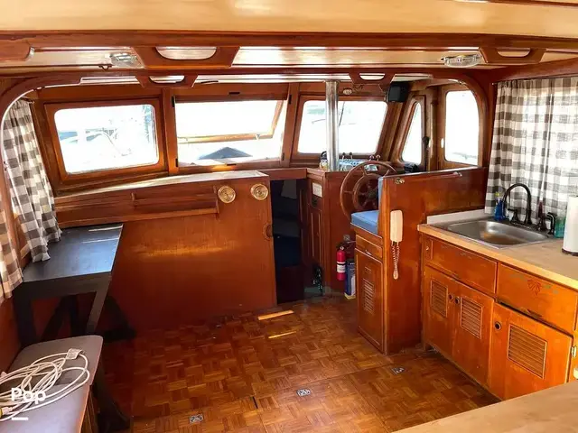 Trader 40 Double Cabin