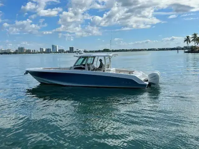 Boston Whaler 380 Outrage