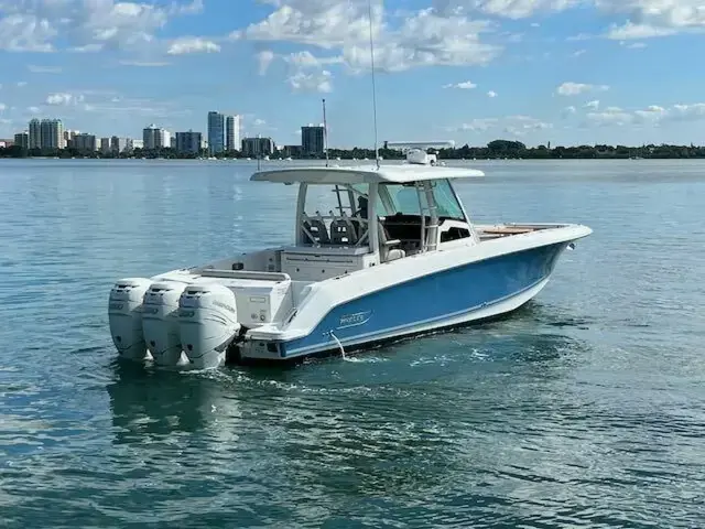 Boston Whaler 380 Outrage